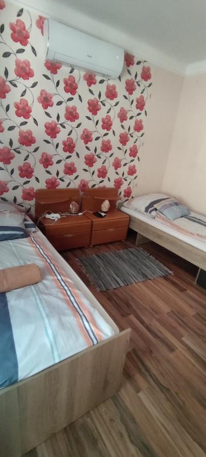 Orsi Apartman / Vendeghaz Kecskemet Luaran gambar